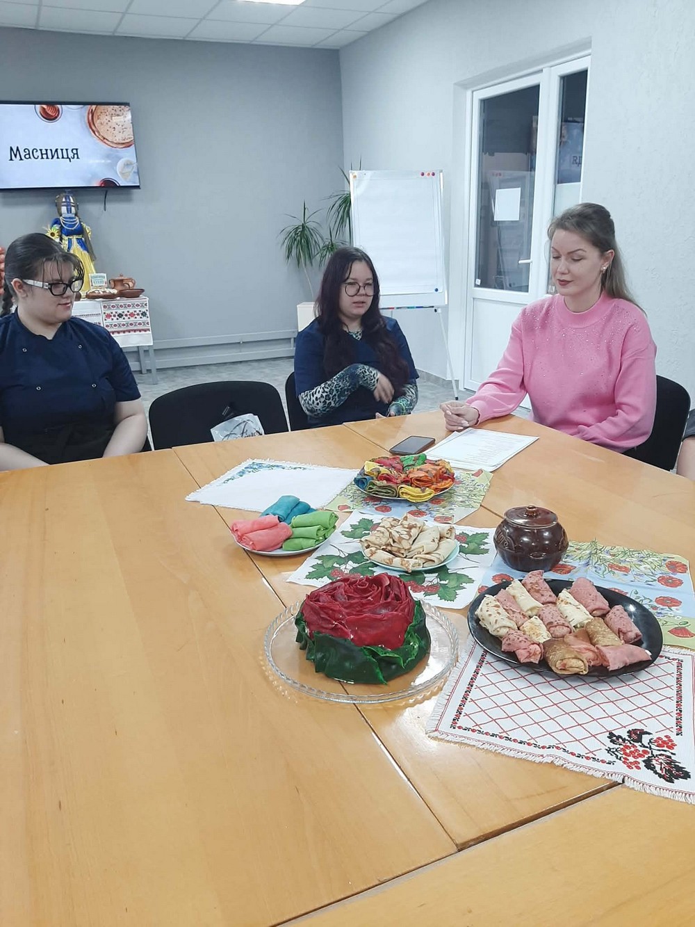 Готували млинці і говорили про традиції: на Нікопольщині відбувся захід «Масниця в тренді» (фото) Готували млинці і говорили про традиції: на Нікопольщині відбувся захід «Масниця в тренді» (фото)