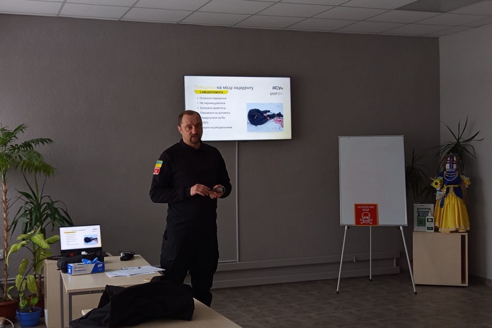 На Нікопольщині представники Асоціації Саперів України провели тренінг з першої домедичної допомоги