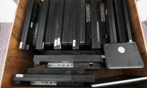 Комунальні установи Нікополя отримали сучасні монітори для роботи