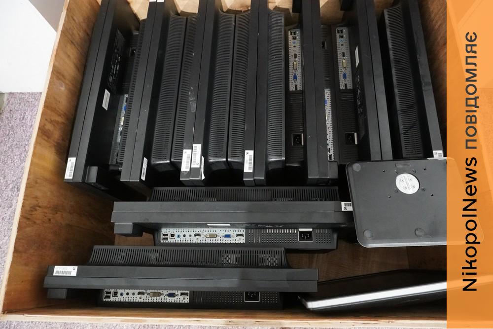 Комунальні установи Нікополя отримали сучасні монітори для роботи 1 Комунальні установи Нікополя отримали сучасні монітори для роботи