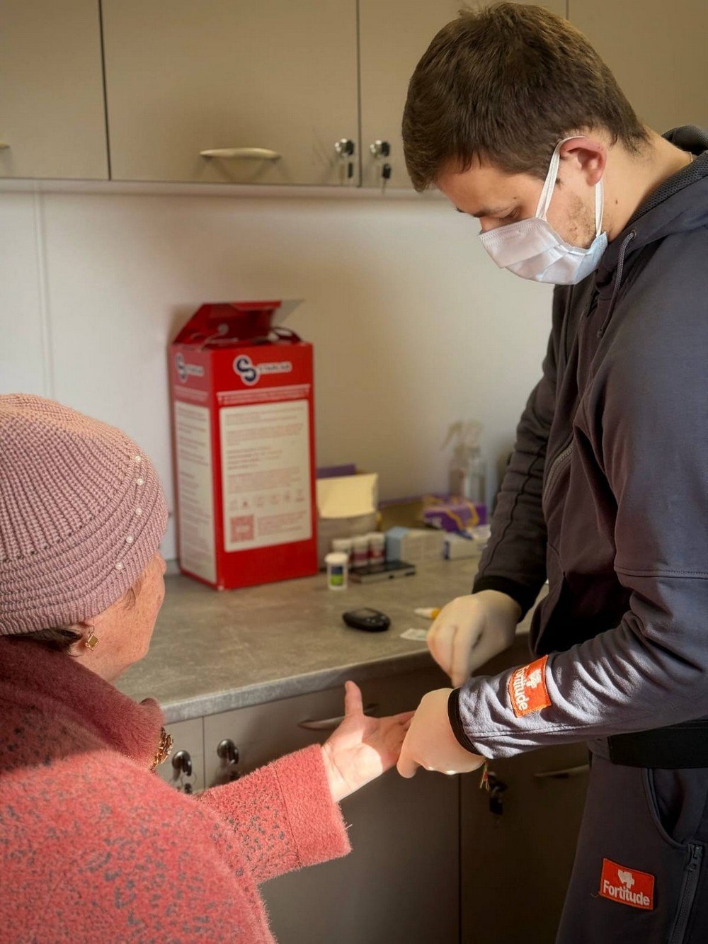 На Нікопольщині тиждень відпрацювала мобільна клініка: яку допомогу отримали люди (фото) На Нікопольщині тиждень відпрацювала мобільна клініка: яку допомогу отримали люди (фото)