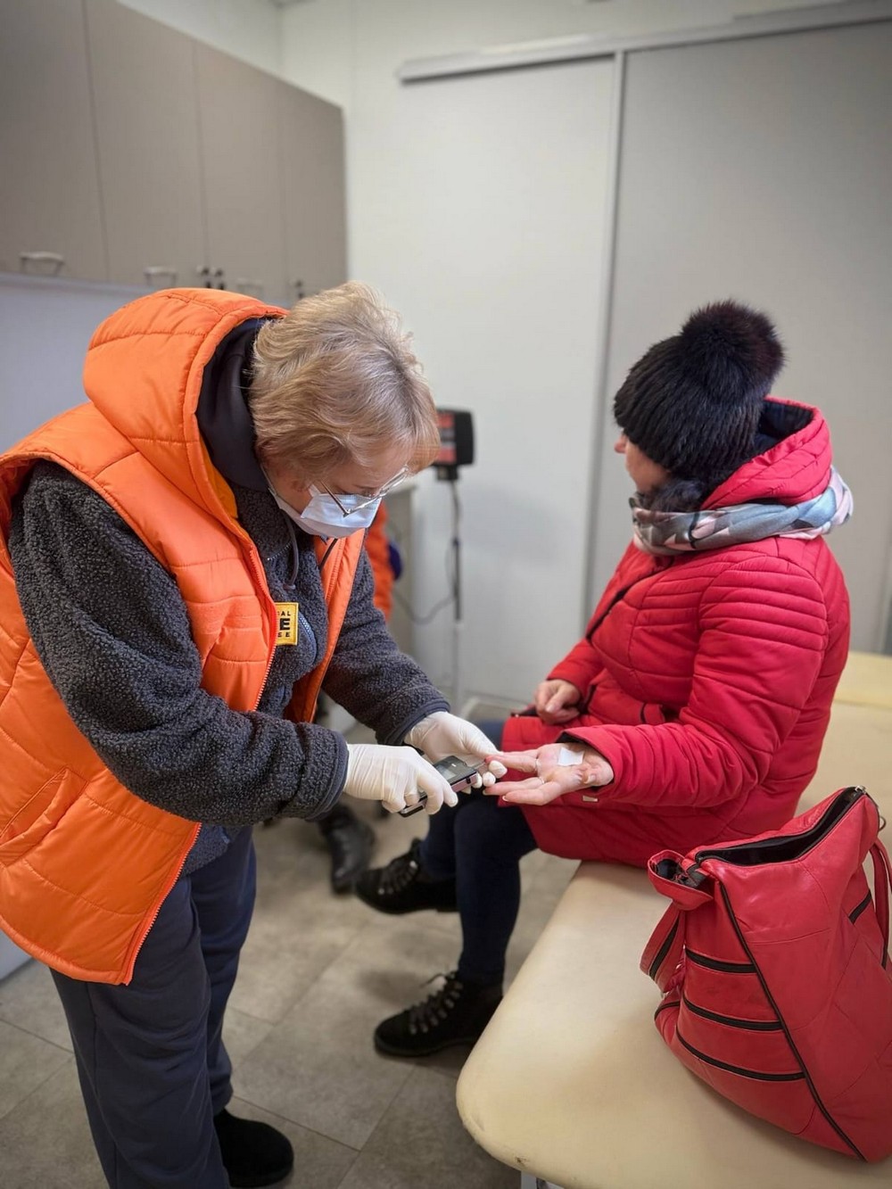 На Нікопольщині тиждень відпрацювала мобільна клініка: яку допомогу отримали люди (фото) На Нікопольщині тиждень відпрацювала мобільна клініка: яку допомогу отримали люди (фото)