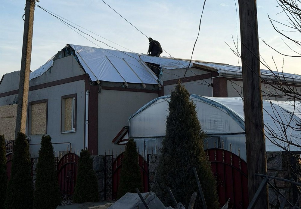 Місто-Герой тримається: комунальники Нікополя усувають наслідки ворожих ударів і наводять лад на вулицях (фото) Місто-Герой тримається: комунальники Нікополя усувають наслідки ворожих ударів і наводять лад на вулицях (фото)