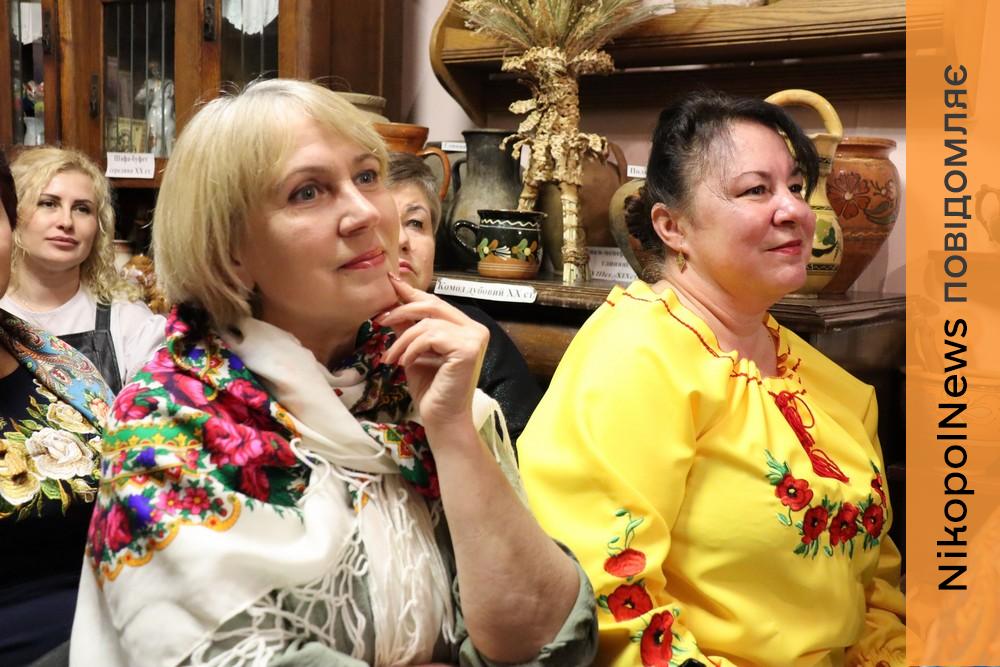 У Покрові з’явилася нова традиція – «Жіноча вітальня» (фото) 1 У Покрові з’явилася нова традиція – «Жіноча вітальня» (фото)