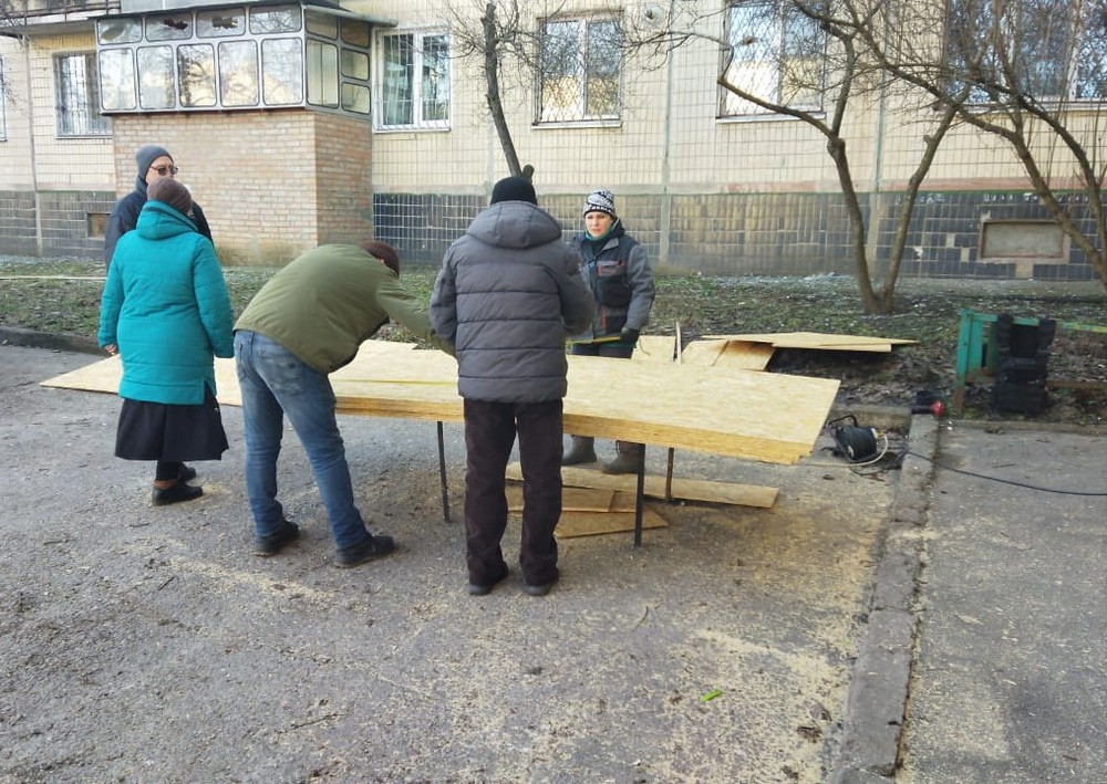 Місто-Герой тримається: комунальники Нікополя усувають наслідки ворожих ударів і наводять лад на вулицях (фото) Місто-Герой тримається: комунальники Нікополя усувають наслідки ворожих ударів і наводять лад на вулицях (фото)