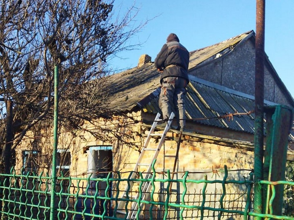 Місто-Герой тримається: комунальники Нікополя усувають наслідки ворожих ударів і наводять лад на вулицях (фото) Місто-Герой тримається: комунальники Нікополя усувають наслідки ворожих ударів і наводять лад на вулицях (фото)