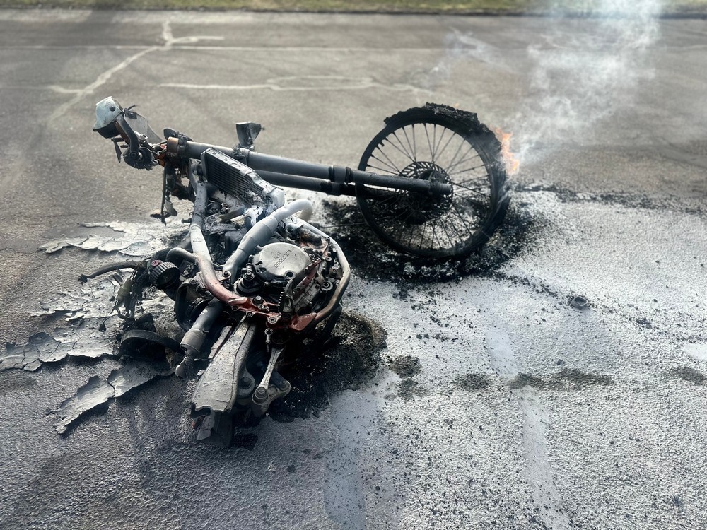 «Найважче — це коли ти їдеш і пам’ятаєш: ось тут у Нікополі загинула — жінка, тут — чоловік, тут — 16-річна дівчина…» - інтерв’ю з поліцейською прифронтового міста «Найважче — це коли ти їдеш і пам’ятаєш: ось тут у Нікополі загинула — жінка, тут — чоловік, тут — 16-річна дівчина…» - інтерв’ю з поліцейською прифронтового міста