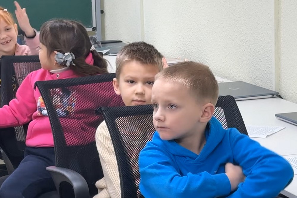 «Мешканці снують вулицями, немов здобич, якою вони і є… Діти збираються під землею» - репортаж з Нікополя Independent «Мешканці снують вулицями, немов здобич, якою вони і є… Діти збираються під землею» - репортаж з Нікополя Independent