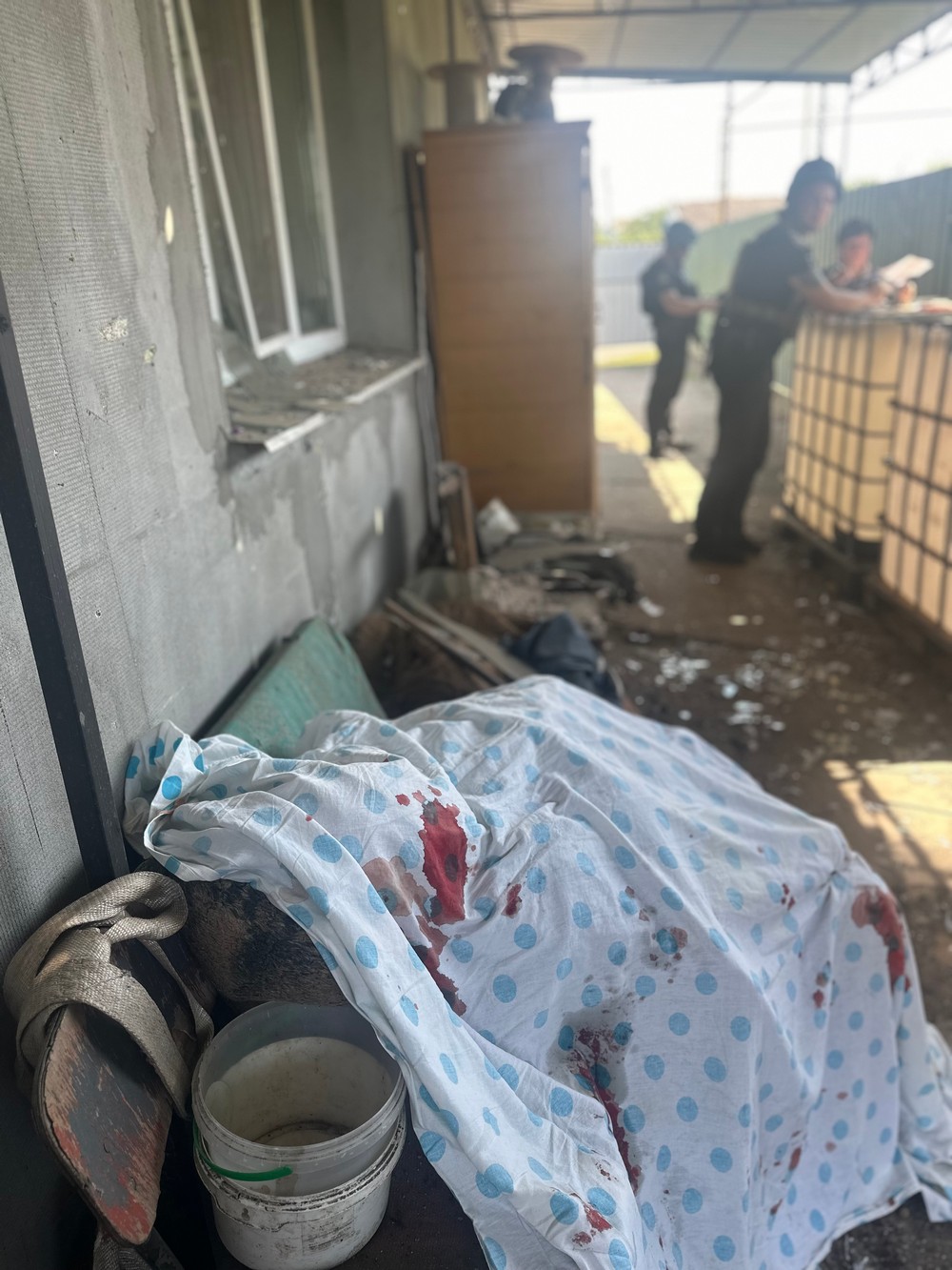 «Найважче — це коли ти їдеш і пам’ятаєш: ось тут у Нікополі загинула — жінка, тут — чоловік, тут — 16-річна дівчина…» - інтерв’ю з поліцейською прифронтового міста «Найважче — це коли ти їдеш і пам’ятаєш: ось тут у Нікополі загинула — жінка, тут — чоловік, тут — 16-річна дівчина…» - інтерв’ю з поліцейською прифронтового міста