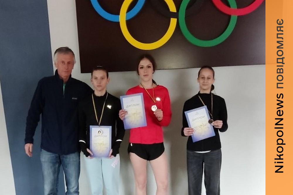 Легкоатлети з Нікополя стали призерами Чемпіонату області (фото, відео) 1 Легкоатлети з Нікополя стали призерами Чемпіонату області (фото, відео)