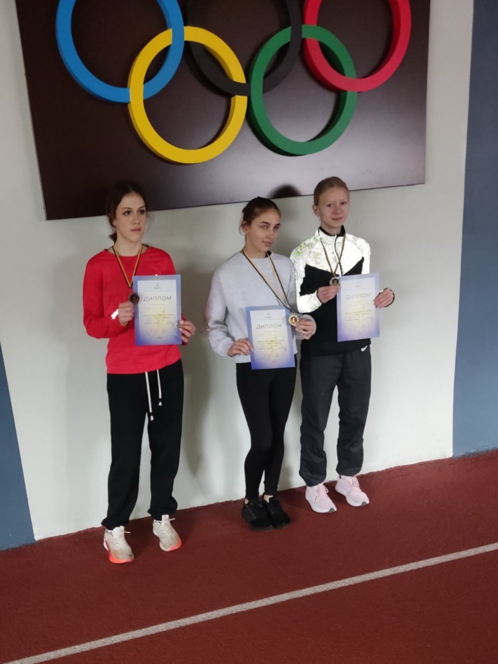 Легкоатлети з Нікополя стали призерами Чемпіонату області (фото, відео) 3 Легкоатлети з Нікополя стали призерами Чемпіонату області (фото, відео) 3