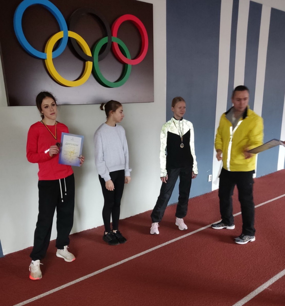 Легкоатлети з Нікополя стали призерами Чемпіонату області (фото, відео) 4 Легкоатлети з Нікополя стали призерами Чемпіонату області (фото, відео) 4