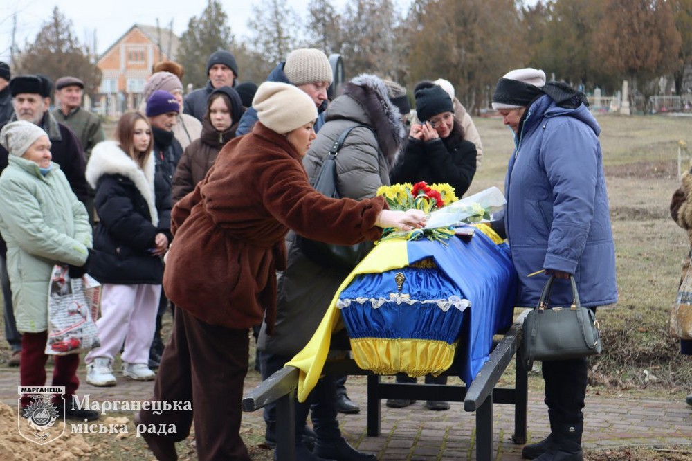 На Нікопольщині провели в останню путь полеглого Захисника На Нікопольщині провели в останню путь полеглого Захисника