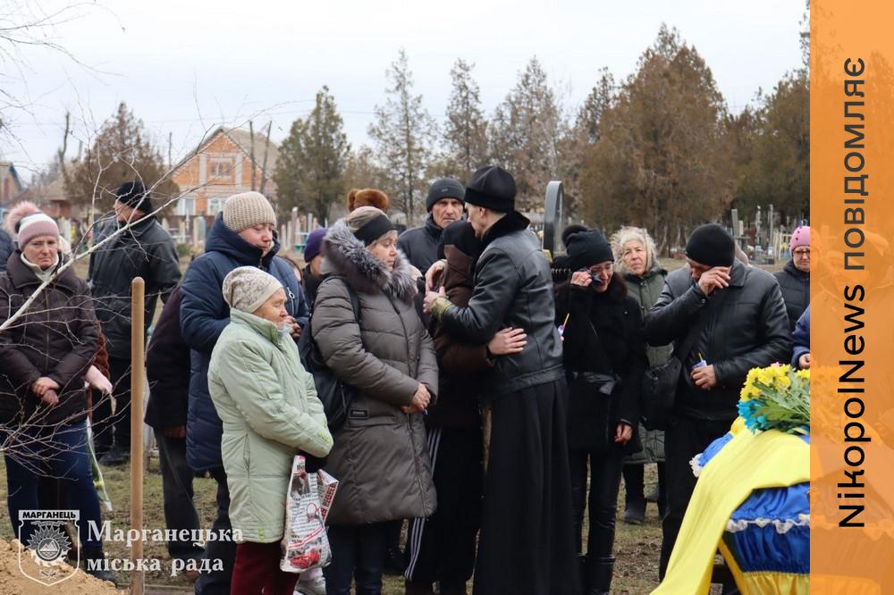 На Нікопольщині провели в останню путь полеглого Захисника 2