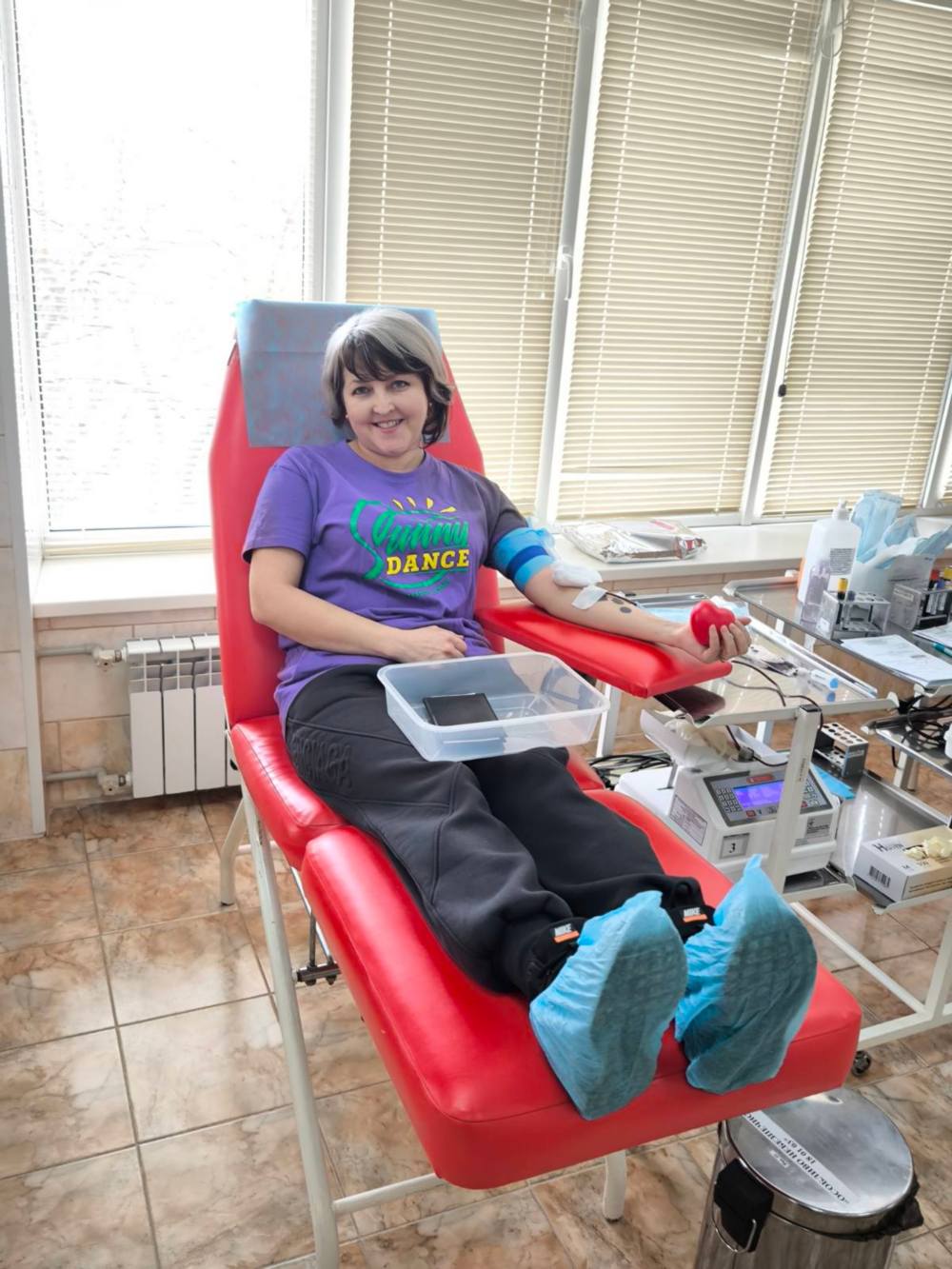 Освітяни Нікополя здали кров для поранених військових ЗСУ 4 Освітяни Нікополя здали кров для поранених військових ЗСУ 4