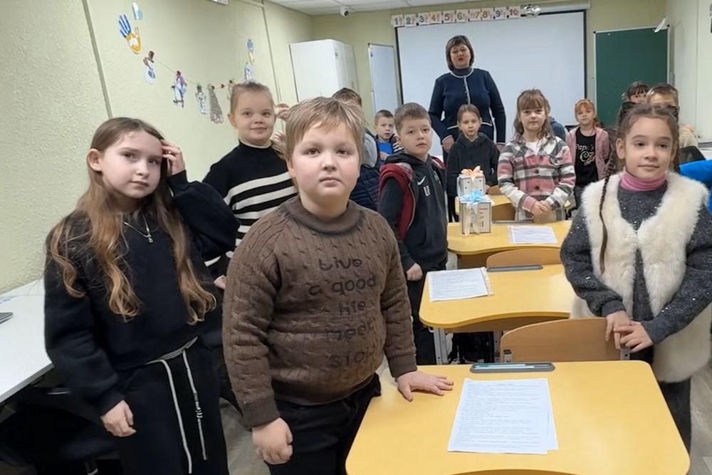 Підземна школа пропонує консультування, соціальну підтримку, додаткову освіту та харчування. Підземна школа пропонує консультування, соціальну підтримку, додаткову освіту та харчування.