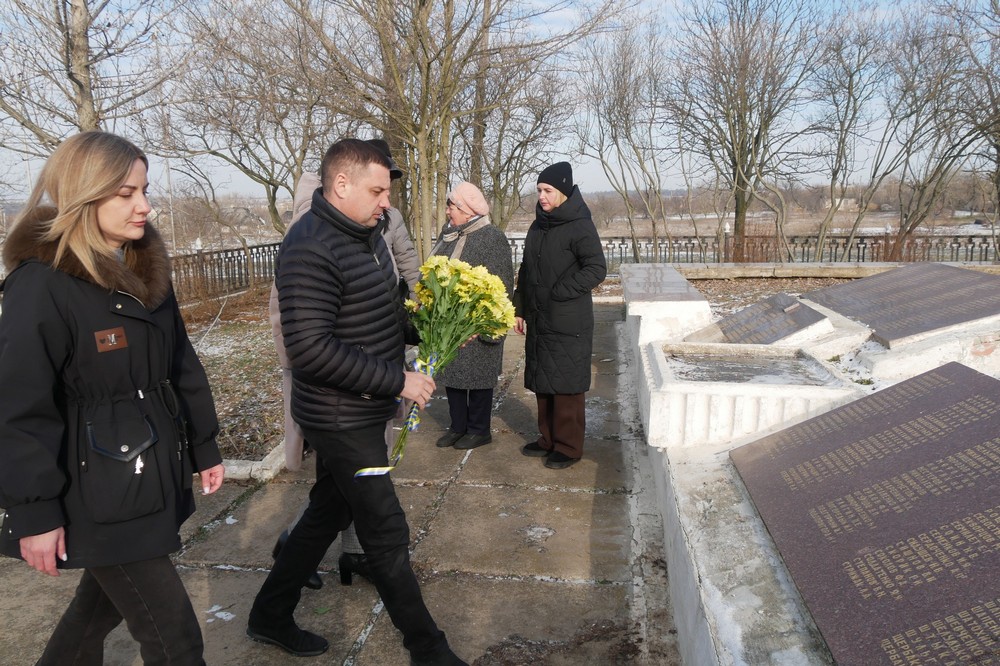 Покров  82 гу річницю звільнення від нацистських загарбників 10