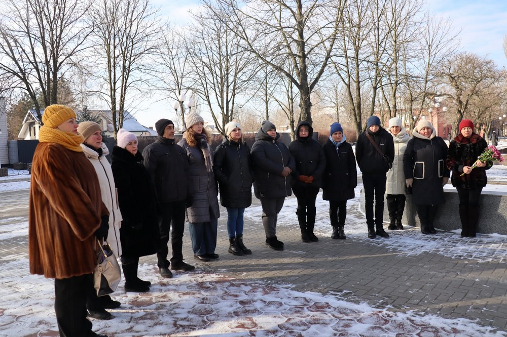 Покров  82 гу річницю звільнення від нацистських загарбників 11