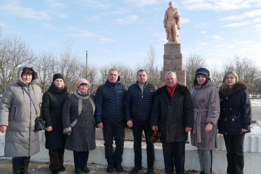 Покров  82 гу річницю звільнення від нацистських загарбників 12