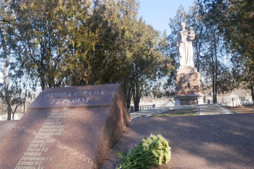 Покров  82 гу річницю звільнення від нацистських загарбників 2