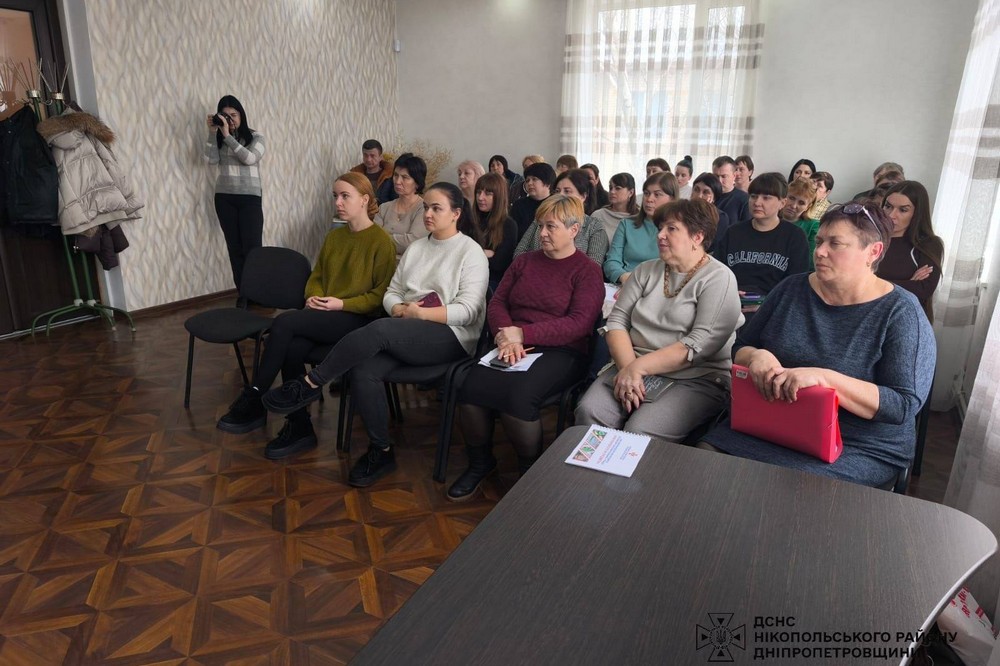  Працівникам держустанов Нікополя та ще однієї громади розповіли про мінну безпеку 4
