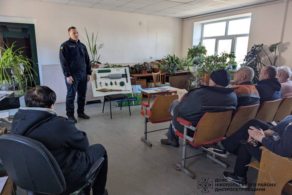  Працівникам держустанов Нікополя та ще однієї громади розповіли про мінну безпеку 5