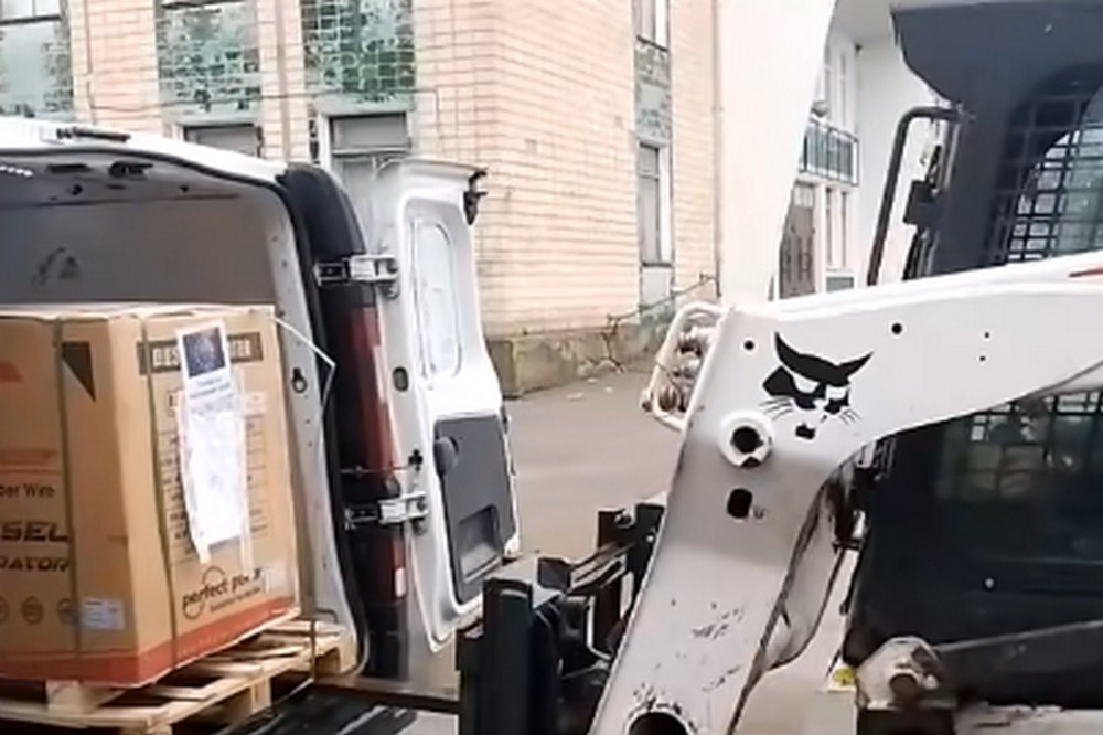 Томаківка отримала новий генератор від Червоного хреста (відео) 1 Томаківка отримала новий генератор від Червоного хреста (відео)