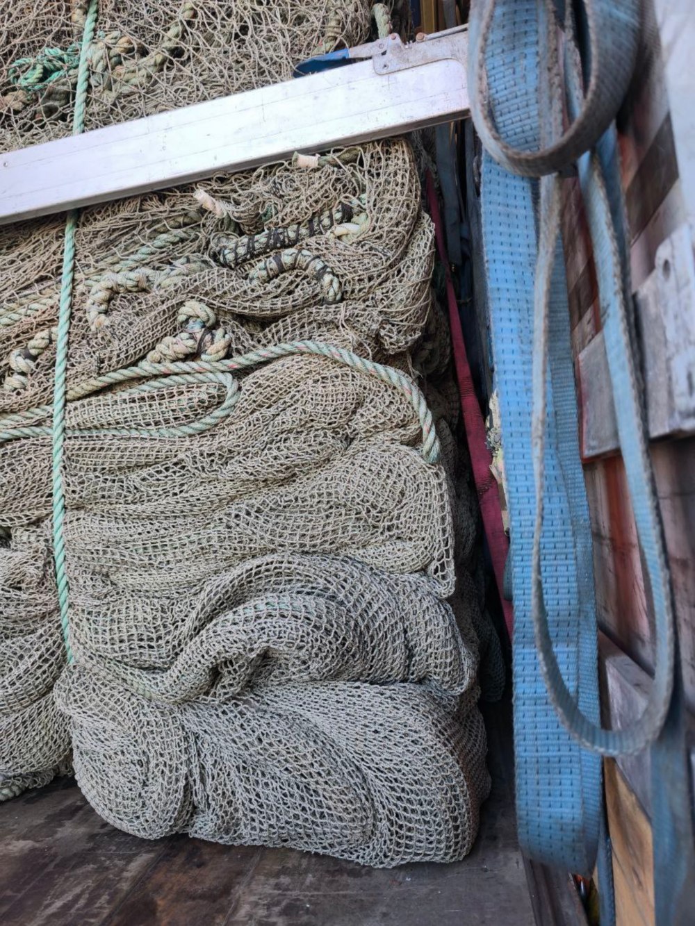 У Марганецьку громаду доставили першу партію захисник сіток 4