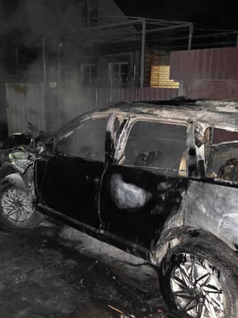 У Нікополі постраждав чоловік, на Синельниківщині дівчинка, ворог атакував і район (фото)