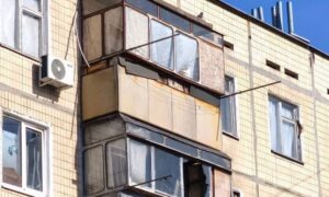 У Нікополі сьогодні ворог поранив трьох людей, пошкоджені будинок та ринок