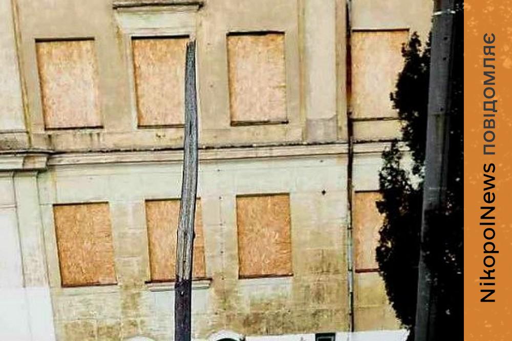 В різних районах Марганця зламали молоді клени 1 В різних районах Марганця зламали молоді клени