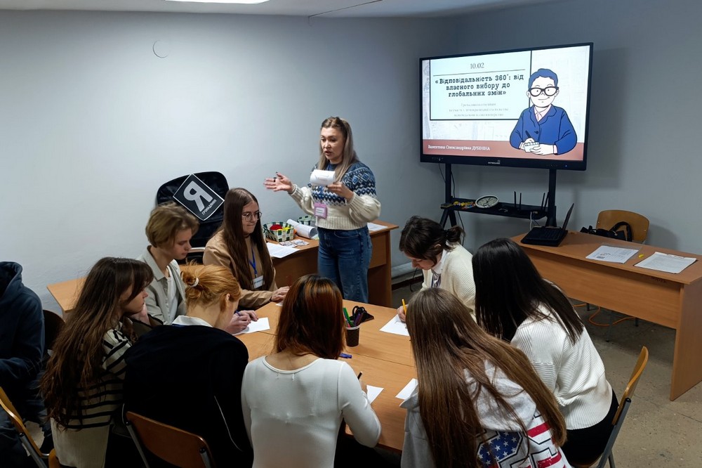 Вчитель з Нікополя потрапила до 3