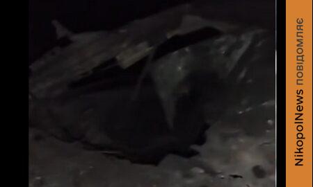 Ворожий дрон атакував авто таксі у Нікополі 26 лютого (відео)