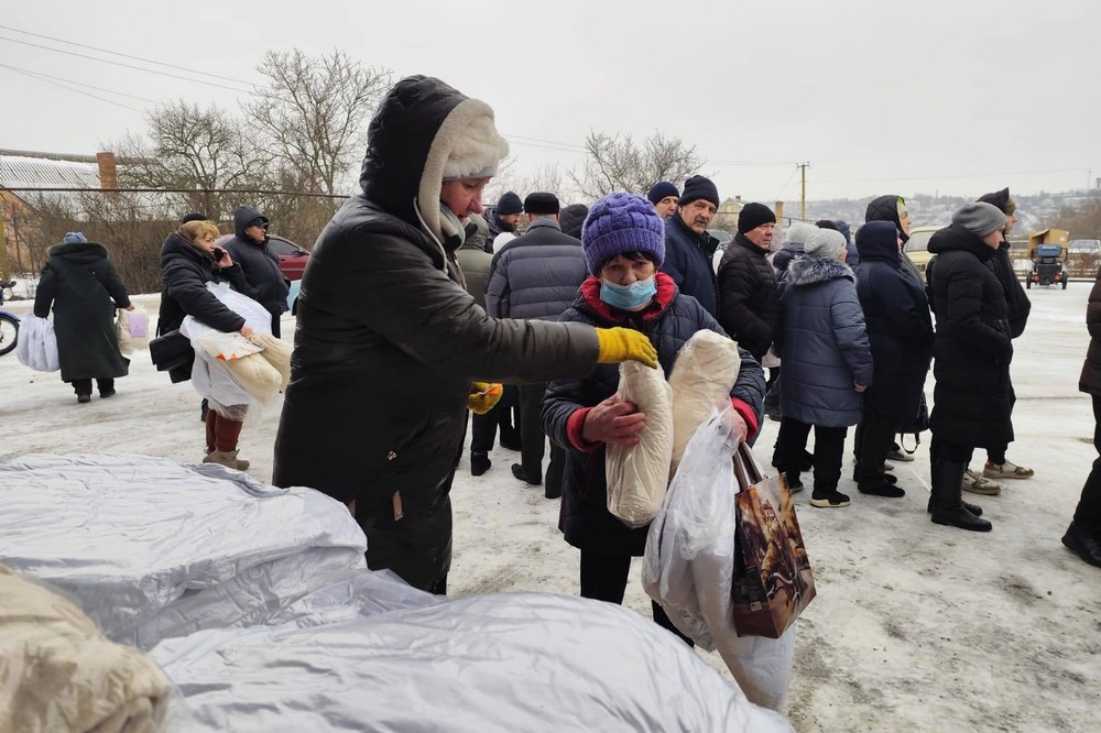 Жителям Томаківки роздали майже 1200 теплих комплектів 4