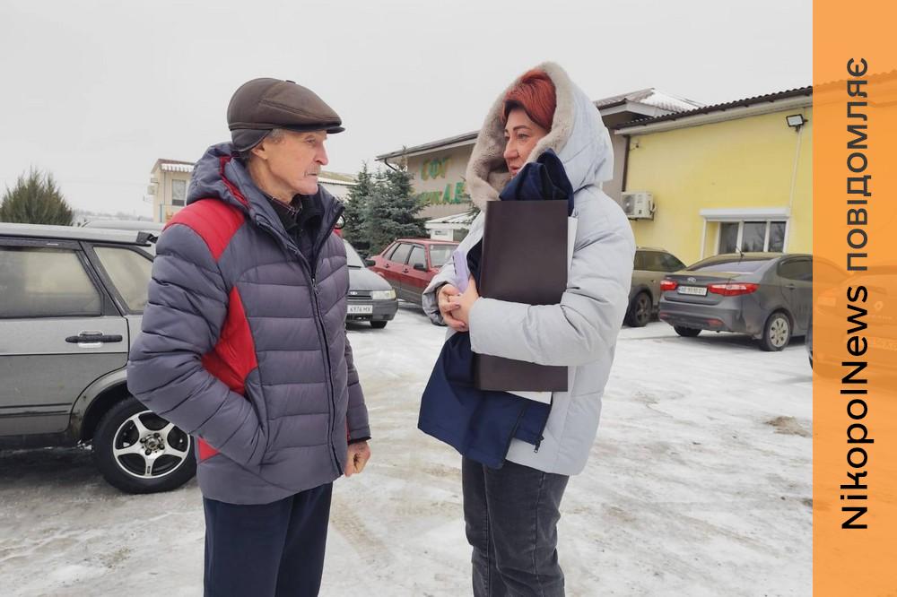 Жителям Томаківки роздали майже 1200 теплих комплектів від благодійників (фото) 1 Жителям Томаківки роздали майже 1200 теплих комплектів 6