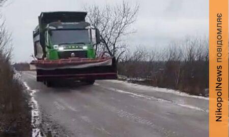 Працювали 128 одиниць техніки: у якому стані дороги Дніпропетровщини 9 лютого