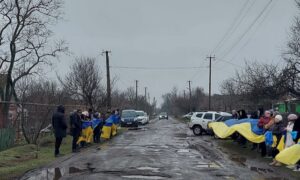 Біля рідного дому зібралися всі, хто знав і шанував: на Нікопольщині провели в останню путь Героя (відео)