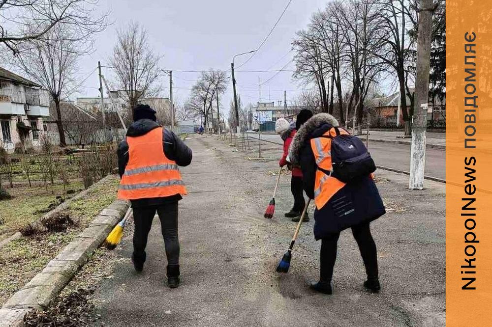 Обрізали дерева і ліквідовували наслідки обстрілів: чим займалися комунальники Марганця з 9 по 15 лютого (фото) 1 чим займалися комунальники Марганця з 9 по 15 лютого (фото)