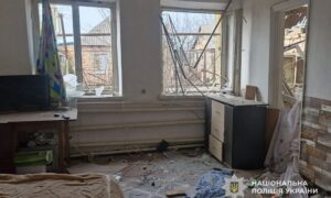 наслідки обстрілів Нікополя, району та області зафіксувала поліція (фото)