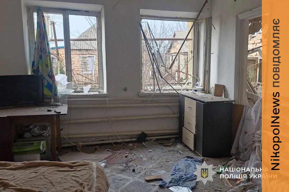 Двоє загиблих, 5 поранених і руйнування: наслідки обстрілів Нікополя, району та області зафіксувала поліція (фото) 1 наслідки обстрілів Нікополя, району та області зафіксувала поліція (фото)