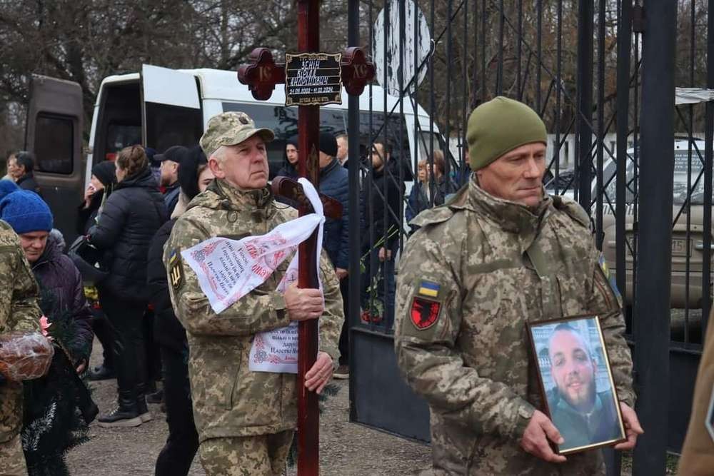  Вбиті росією мешканці Нікопольщини. Захисник з Марганця Кірілл Зенін загинув 11 лютого 2024 року. Тож сьогодні річниця його смерті, і ми вшановуємо пам’ять Героя.