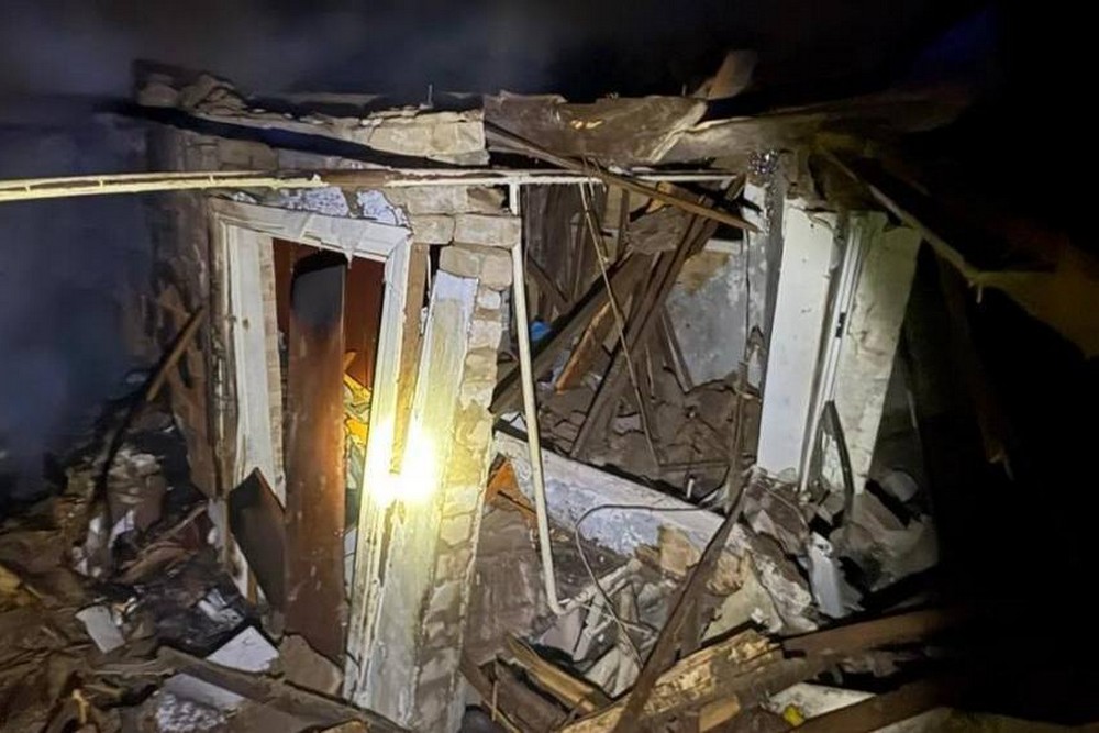 Ворог атакував Нікополь і район, у Дніпрі двоє загиблих внаслідок атаки росіян (фото) Ворог атакував Нікополь і район, у Дніпрі двоє загиблих внаслідок атаки росіян (фото)