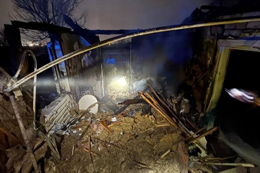 Ворог атакував Нікополь і район, у Дніпрі двоє загиблих внаслідок атаки росіян (фото) Ворог атакував Нікополь і район, у Дніпрі двоє загиблих внаслідок атаки росіян (фото)