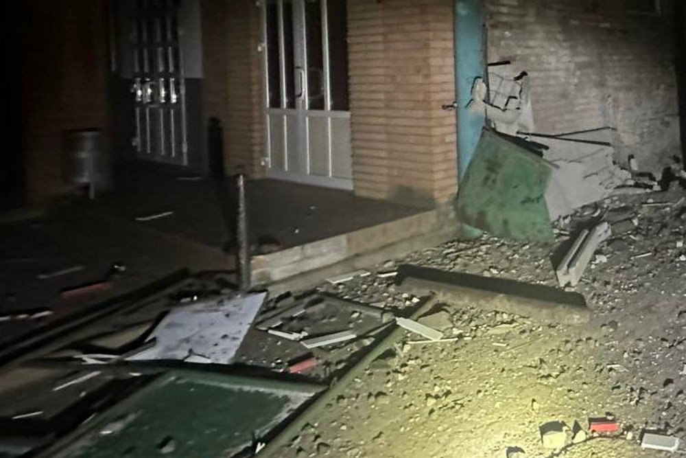 Ворог атакував Нікополь і район, у Дніпрі двоє загиблих внаслідок атаки росіян (фото) Ворог атакував Нікополь і район, у Дніпрі двоє загиблих внаслідок атаки росіян (фото)