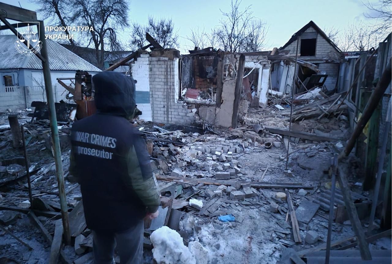 Чоловік і жінка згоріли внаслідок удару ворога по будинку у Дніпрі: рятувальники і правоохоронці показали фото