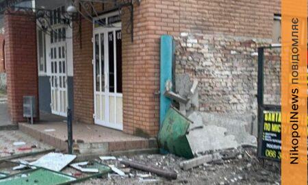 Побито торгівельні об’єкти і багатоповерхівку: у Марганці показали фото наслідків нічного обстрілу