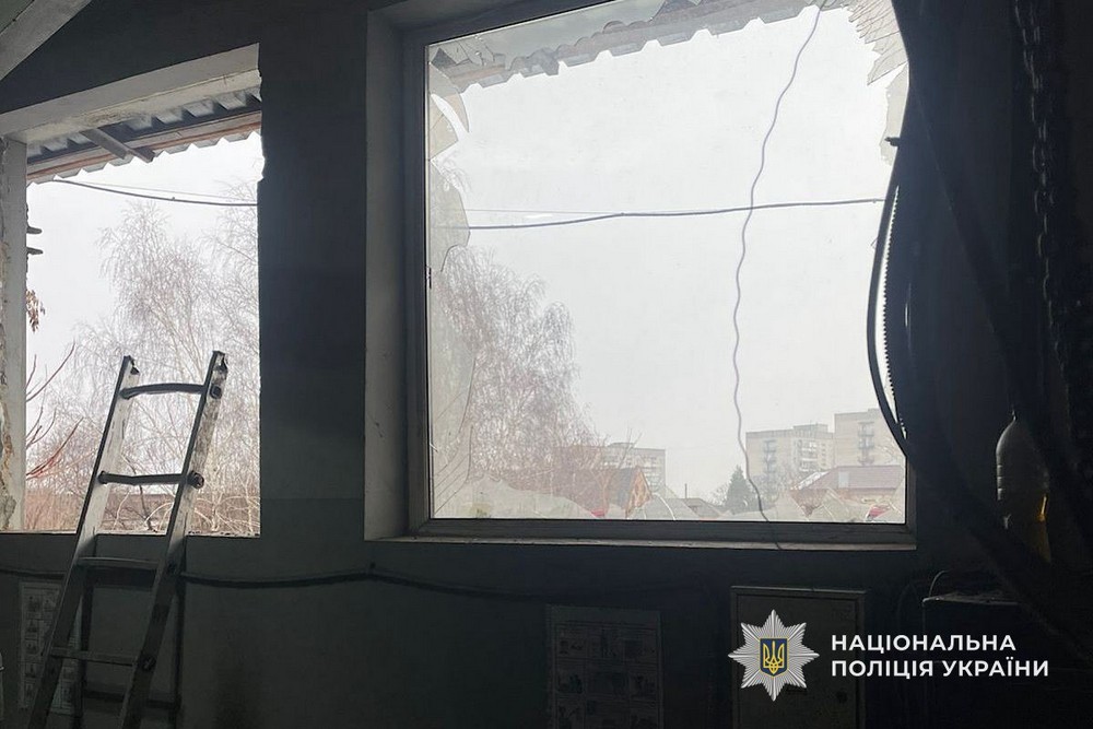 У Нікополі внаслідок артобстрілів двоє поранених, на Синельниківщині є загиблий – поліція (фото) У Нікополі внаслідок артобстрілів двоє поранених, на Синельниківщині є загиблий – поліція (фото)