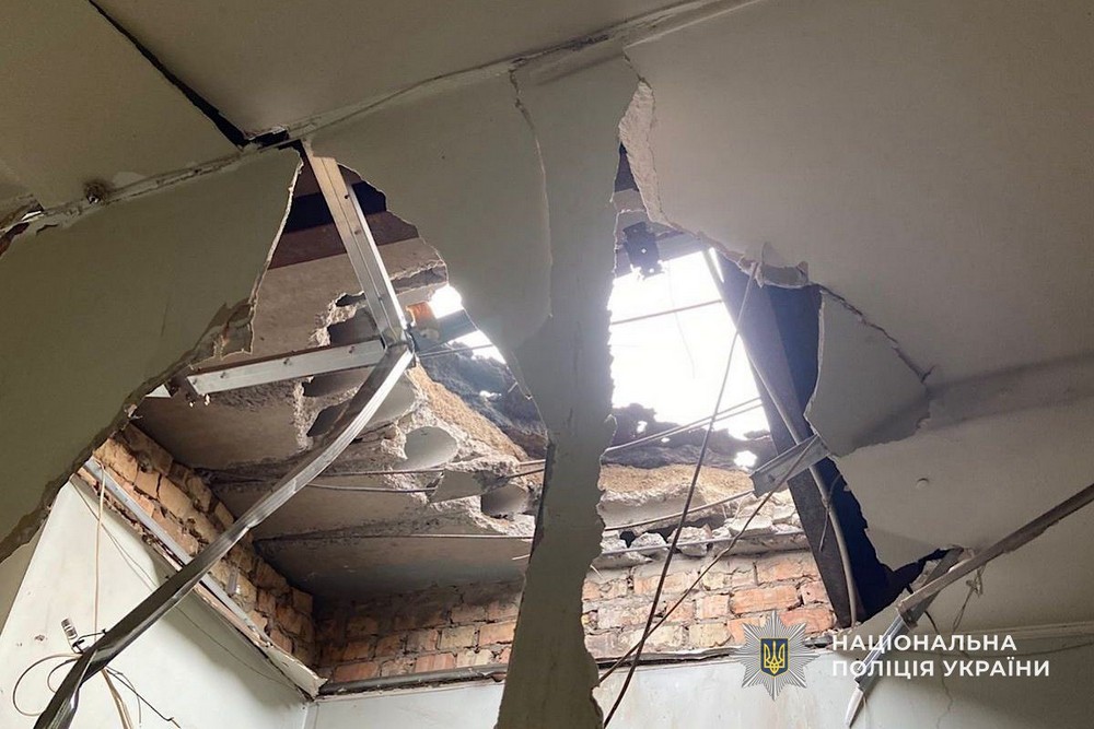 У Нікополі внаслідок артобстрілів двоє поранених, на Синельниківщині є загиблий – поліція (фото) У Нікополі внаслідок артобстрілів двоє поранених, на Синельниківщині є загиблий – поліція (фото)