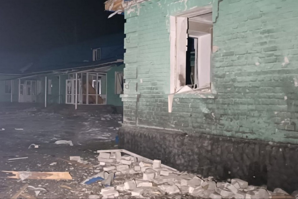 Цієї ночі ворог продовжував атакувати Нікополь і район, а також Криворіжжя, Синелльниківщину, Павлоградщину. Є руйнування.