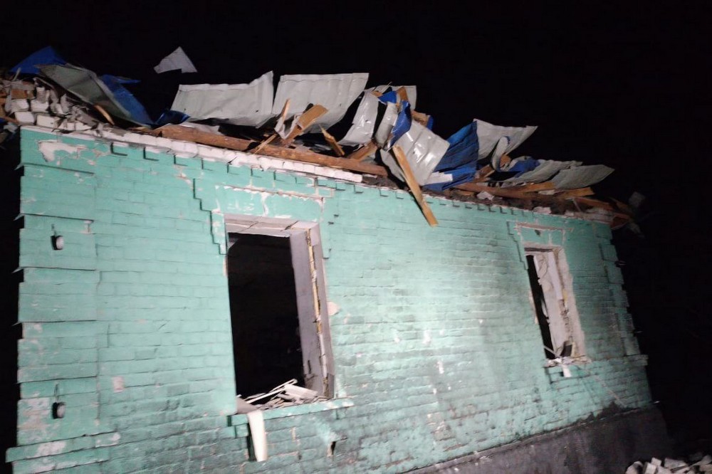 Цієї ночі ворог продовжував атакувати Нікополь і район, а також Криворіжжя, Синелльниківщину, Павлоградщину. Є руйнування.